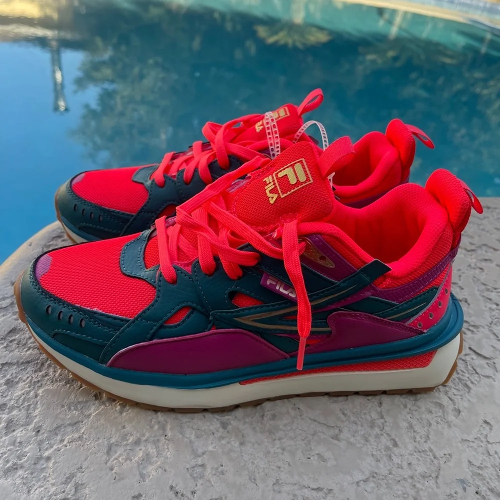 Fila women’s Sneakers, Red Teal, Size 9 1/2 new - Picture 2 of 7